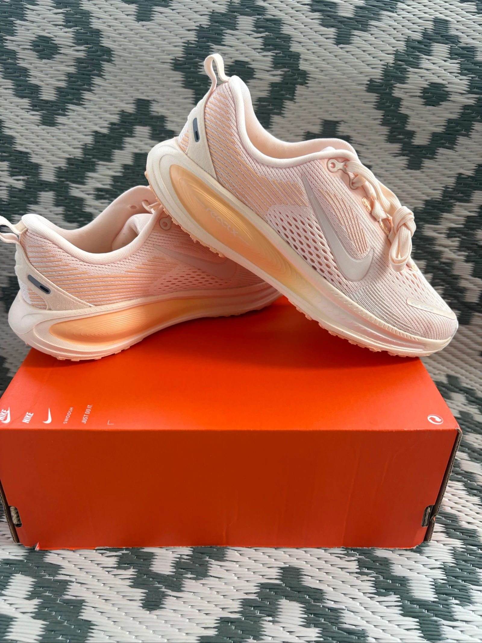 Nike Vomero 18 sneakers – photo 3